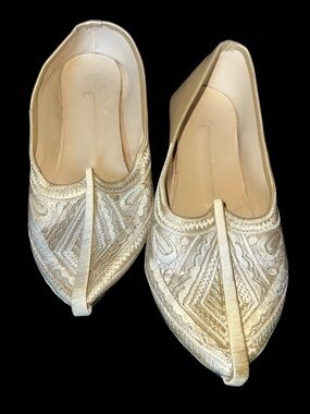 Indian India Pointed Toe Women's Gold Embroidered Slip-On Flats size 8